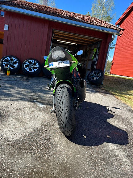 Kawasaki Ninja ZX-10R 8 of 14