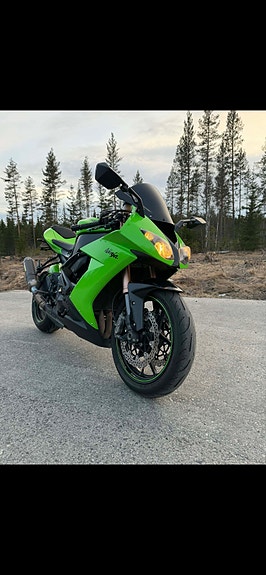 Kawasaki Ninja ZX-10R 10 of 14