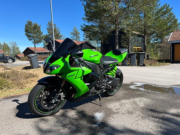 Kawasaki Ninja ZX-10R 3 of 14