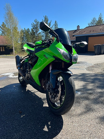 Kawasaki Ninja ZX-10R 6 of 14