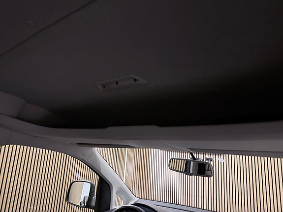 Volkswagen Caddy Maxi 29 of 29