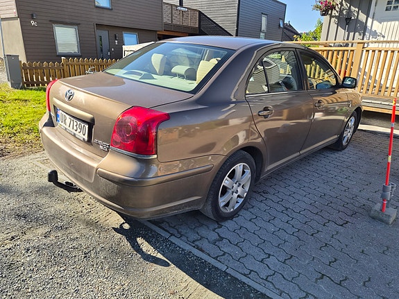 Toyota Avensis 4 of 18