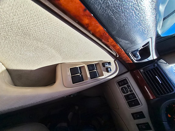 Toyota Avensis 9 of 18