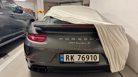 Porsche 911 Turbo S 13 of 30