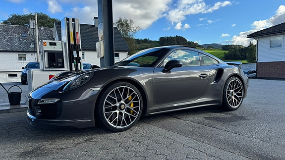 Porsche 911 Turbo S 7 of 30