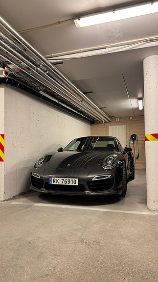 Porsche 911 Turbo S 11 of 30