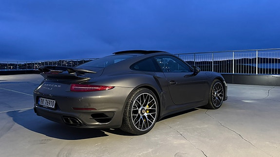 Porsche 911 Turbo S 4 of 30