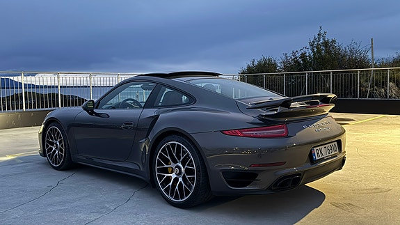 Porsche 911 Turbo S 3 of 30