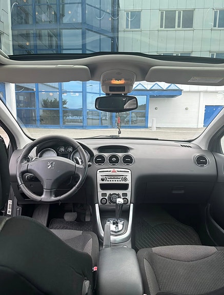 Peugeot 308 2 of 12