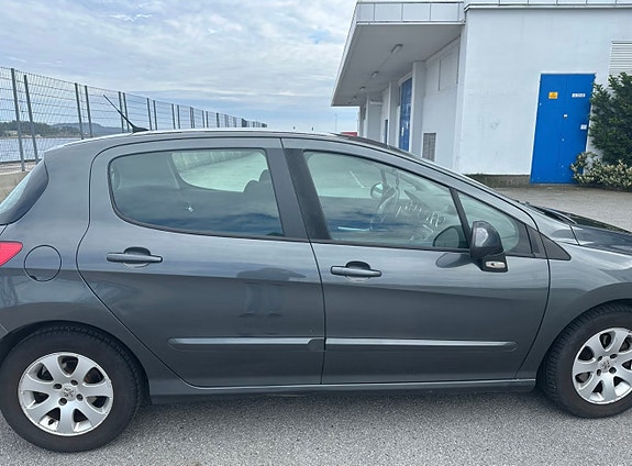 Peugeot 308 8 of 12