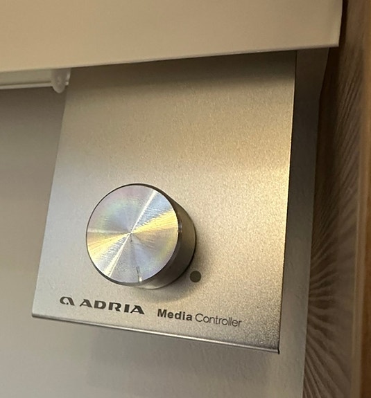 Adria 522 UP, Aldevarme, gulvvarme,ubrukte piggdekk på alufelg 25 of 26