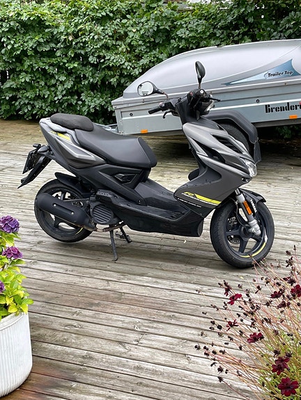 Yamaha 50 Aerox 2 of 2
