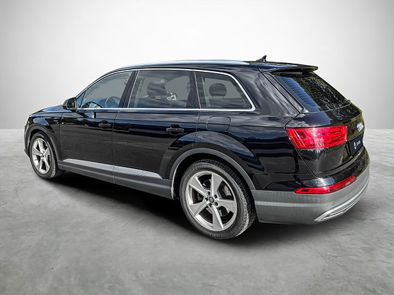 Audi Q7 2 of 16