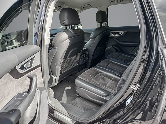 Audi Q7 11 of 16