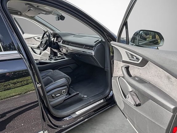 Audi Q7 10 of 16