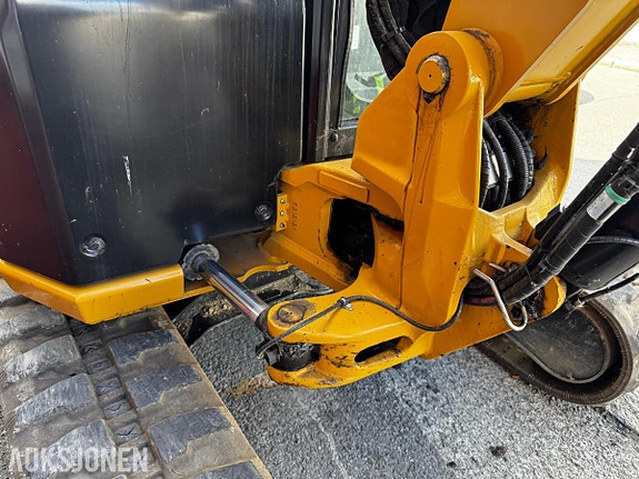 Cat 305 CR 18 of 30