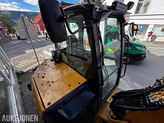 Cat 305 CR 20 of 30