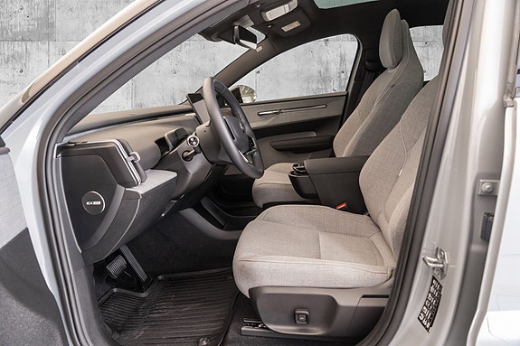 Volvo EX30 13 of 30