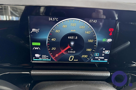 Mercedes-Benz EQA300 15 of 26