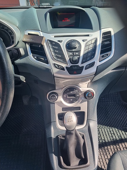 Ford Fiesta 14 of 19