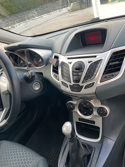 Ford Fiesta 12 of 19