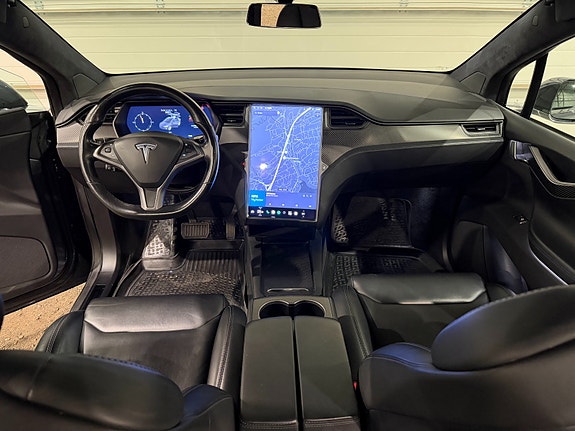 Tesla Model X 18 of 30