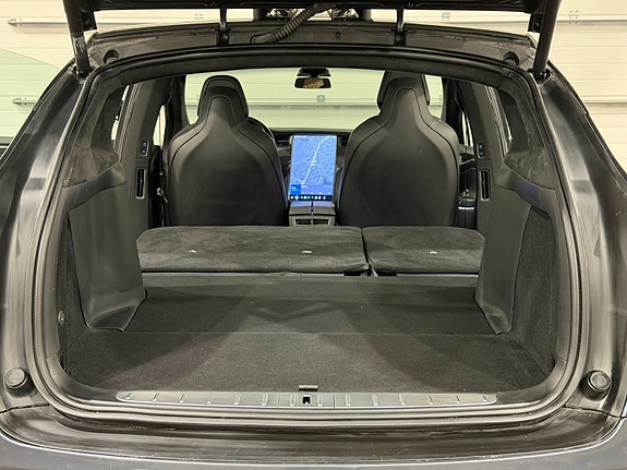 Tesla Model X 16 of 30