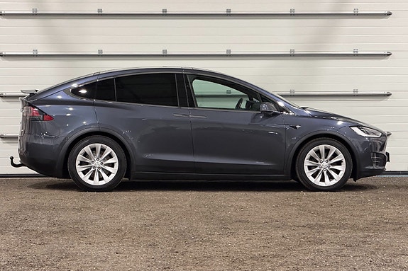 Tesla Model X 2 of 30
