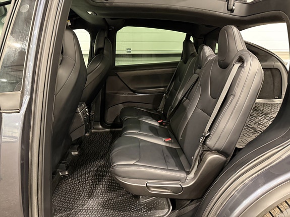 Tesla Model X 12 of 30