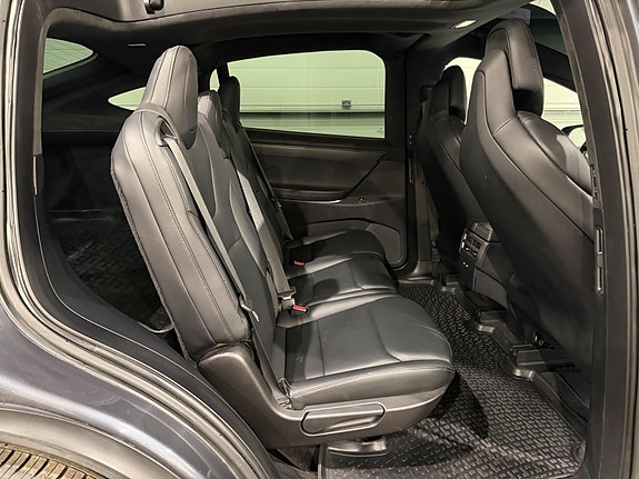 Tesla Model X 13 of 30