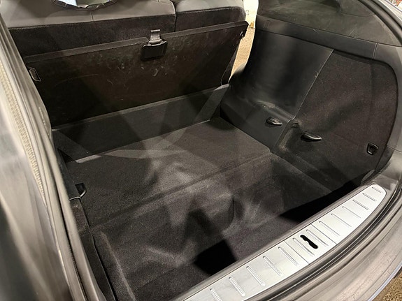 Tesla Model X 15 of 30