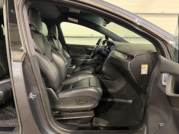 Tesla Model X 11 of 30