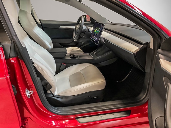 Tesla Model 3 22 of 30