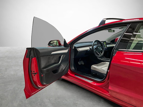Tesla Model 3 9 of 30