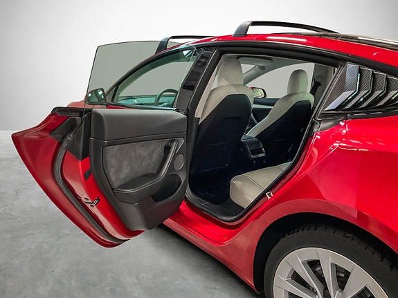 Tesla Model 3 24 of 30