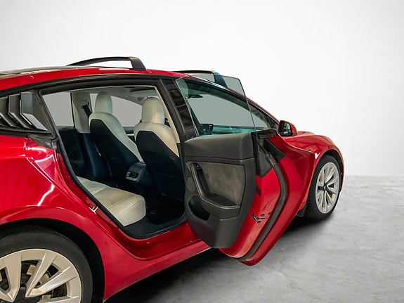 Tesla Model 3 27 of 30