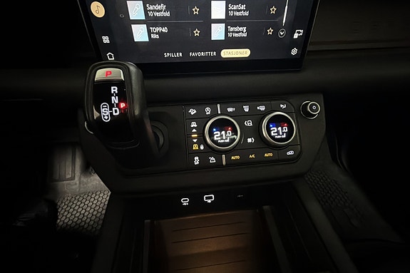 Land Rover Defender 110 18 of 18