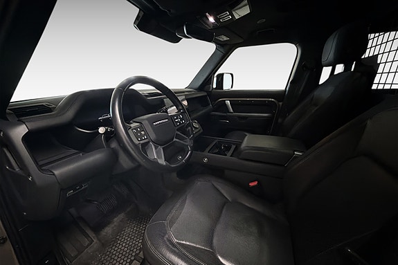 Land Rover Defender 110 11 of 18