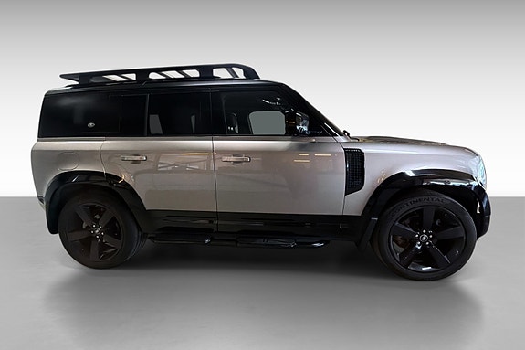 Land Rover Defender 110 4 of 18