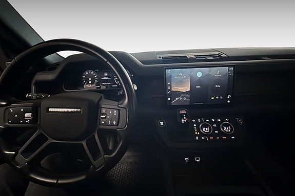 Land Rover Defender 110 13 of 18