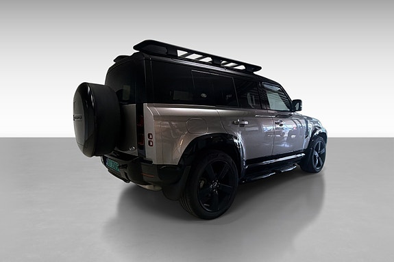Land Rover Defender 110 5 of 18