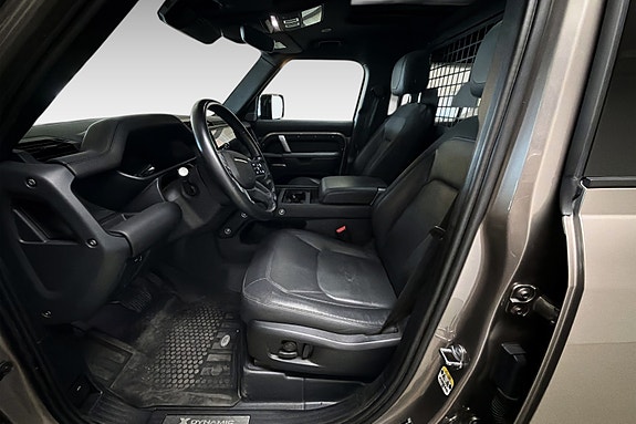 Land Rover Defender 110 12 of 18