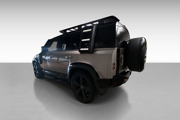 Land Rover Defender 110 6 of 18