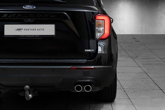 Ford Explorer 10 of 30