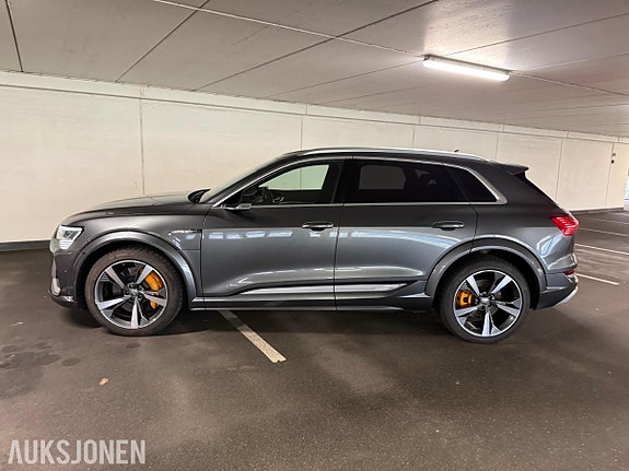 Audi e-tron 8 of 30