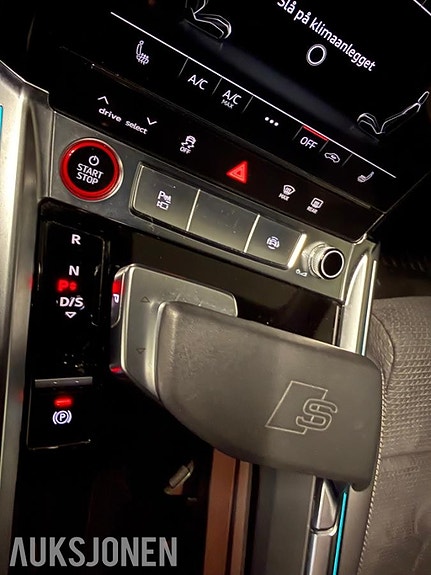 Audi e-tron 28 of 30