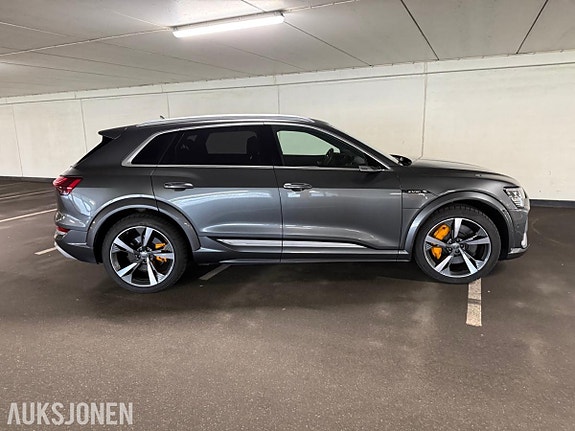 Audi e-tron 4 of 30