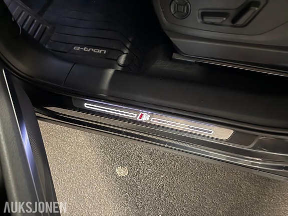 Audi e-tron 12 of 30
