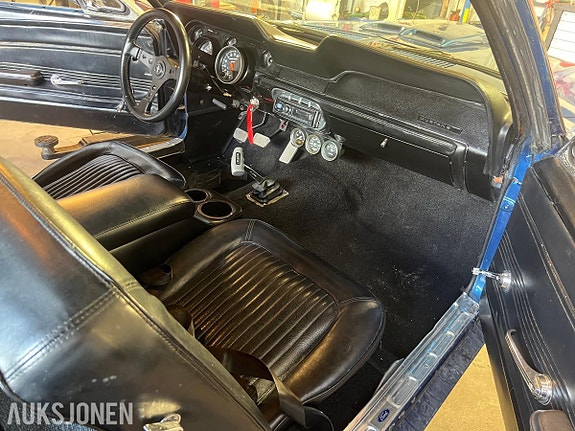 Ford Mustang 10 of 16