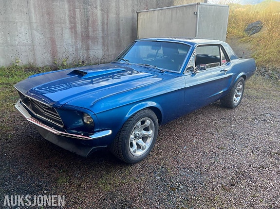 Ford Mustang 4 of 16